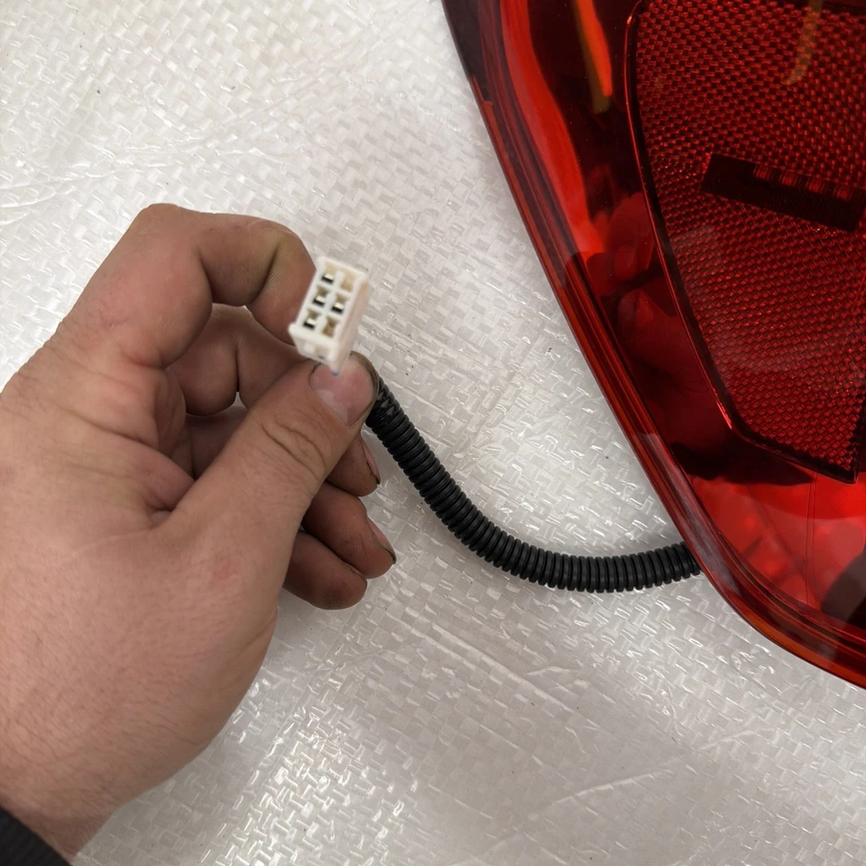 Conjunto de luz trasera izquierda lado conductor Lexus IS250 IS350 2006-2008 FABRICANTE DE EQUIPOS ORIGINALES Foto 4 de 4