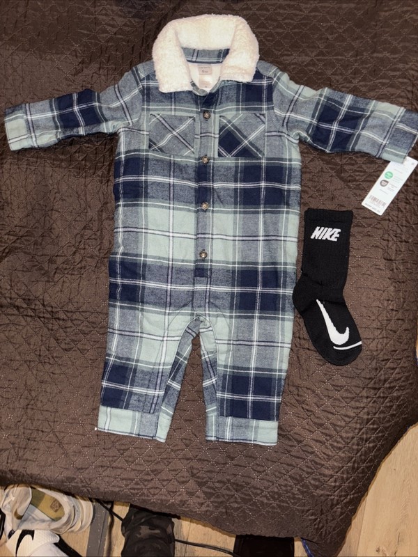 baby plaid jumpsuit Unisex + A Pair Of Kids Nike Socks Brand New