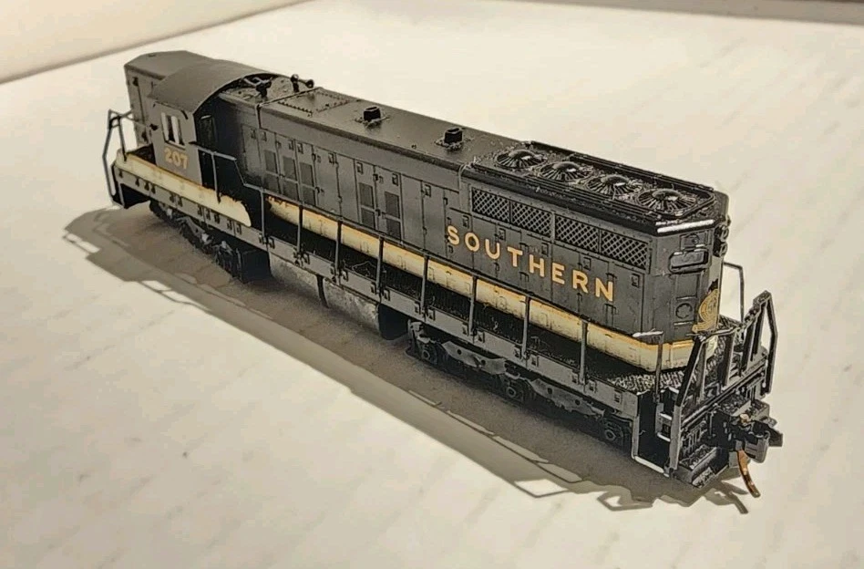 Life-Like N Scale SD7 Diesel Locomotive Southern #207 - Image 3 of 4