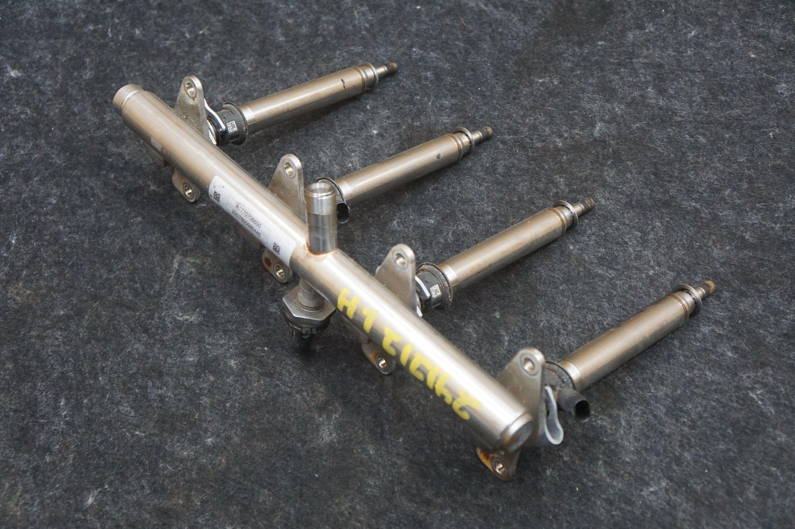 Left Or Right Side 4.0l Fuel Rail Pipe OEM 1770706600 Aston Martin Dbx 707 2023