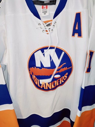 New York Islanders Hockey 40 Years Of Hockey Men's Size 52 Reebok Fight Strap - Picture 2 of 9