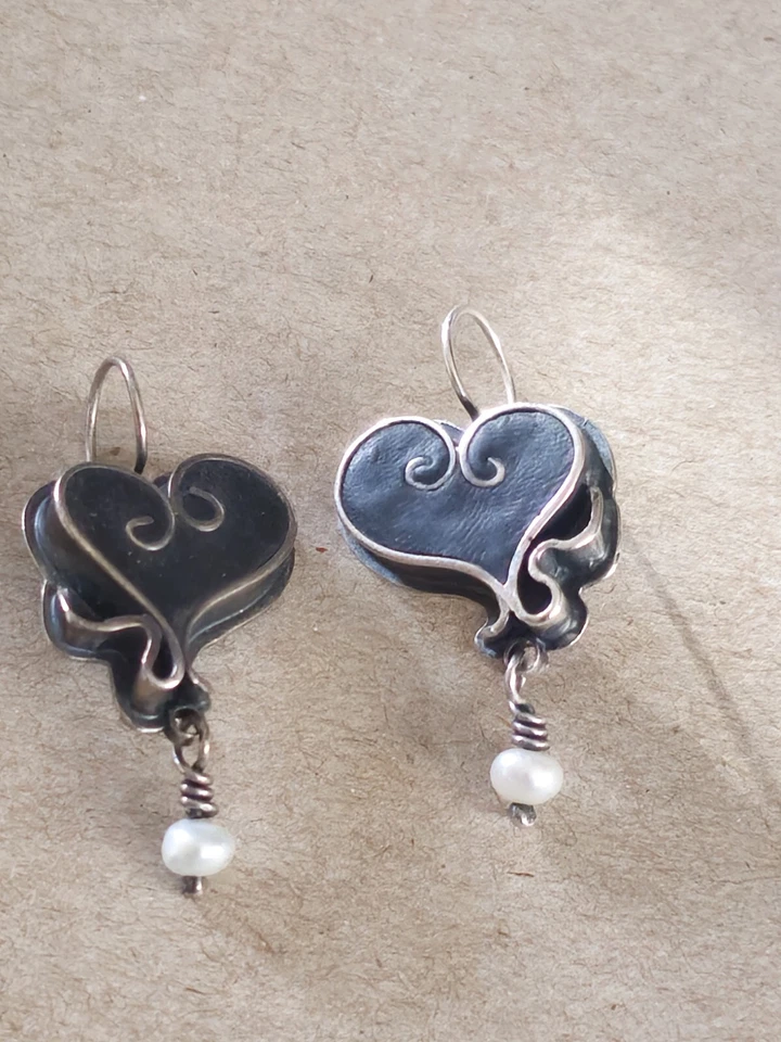 Pendientes en forma de hogar raros negros con una perla sintética colgante de colección San Valentín Foto 2 de 4