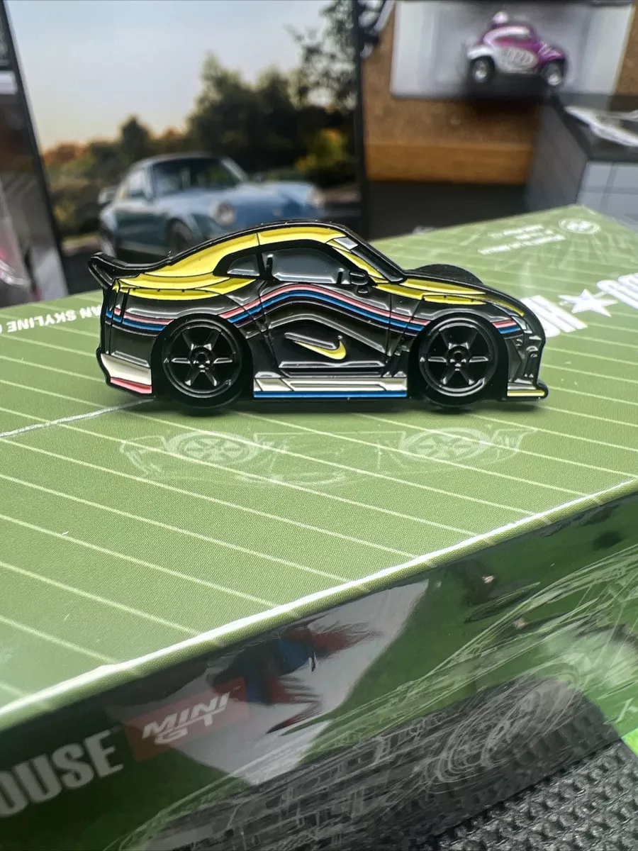 LEEN CUSTOMS Pin Nissan GTR R35 Nike Air Max 367 500