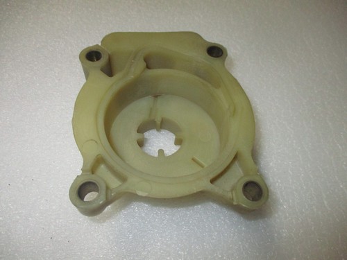Johnson Evinrude Omc Water Pump Impeller Housing 384087 - Picture 2 of 3