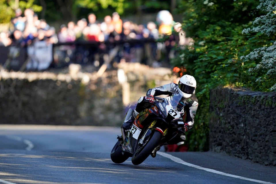 Triumph THRUXTON 1200 ABS 2016-2020 JT Negro | Piñón delantero natural 16T 525 Foto 2 de 4