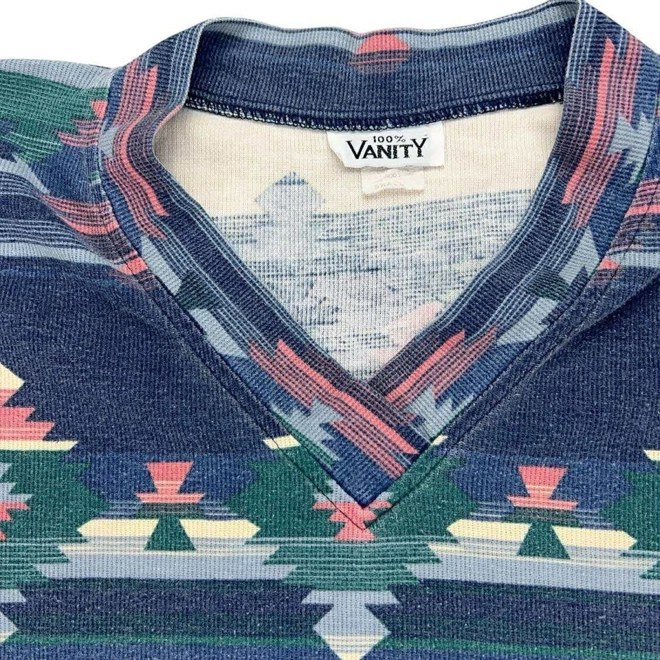 Camiseta Top Vanity Mujer Pequeña Azteca Suroeste Estampado Geométrico Cuello en V Usada en Excelente Condición Foto 4 de 4