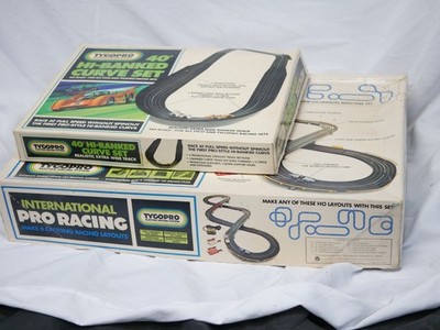 Vintage TYCO International PRO Racing Slot Car Set + 40* High bank