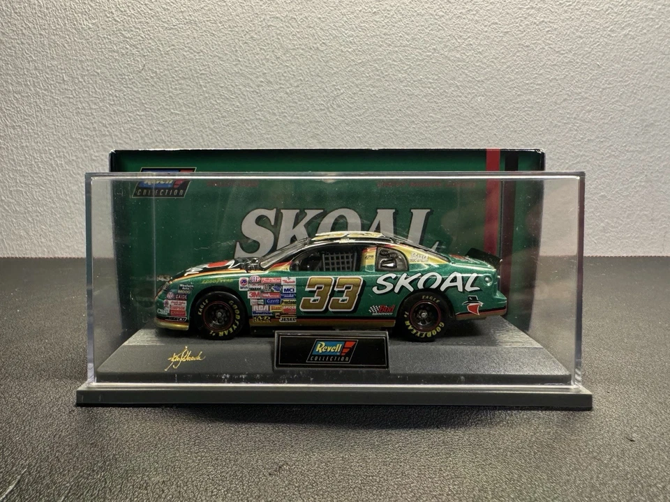 1998 Revel #33 Skoal Bud Shootout 1:43 Ken Schrader - Image 2 of 4