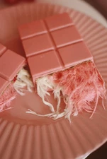 I'ts Crunché Angel Hair Viral Chocolate Bar, Pistachio Filled, Cotton Candy