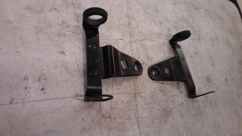 1980-1981 Suzuki GS250 T front headlight headlamp brackets mount - Image 3 of 4