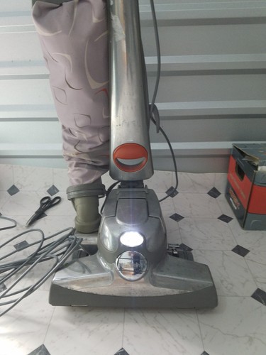 KIRBY G10D SENTRIA UPRIGHT VACUUM CLEANER w/ ATTACHMENTS & CARPET SHAMPOO SYSTEM - Picture 6 of 12