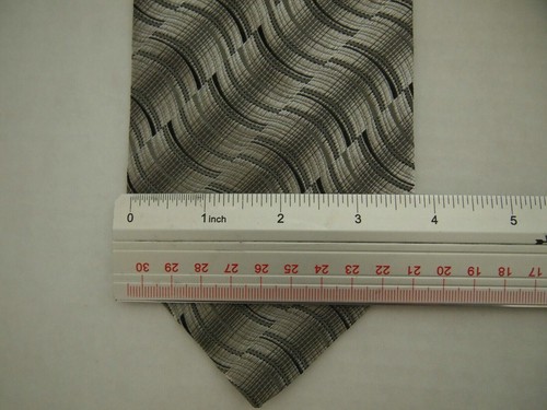 NWT Fratelli Moda Mens Necktie Tie Silver Gray Black Geometric Silk 57" NEW - Picture 4 of 4