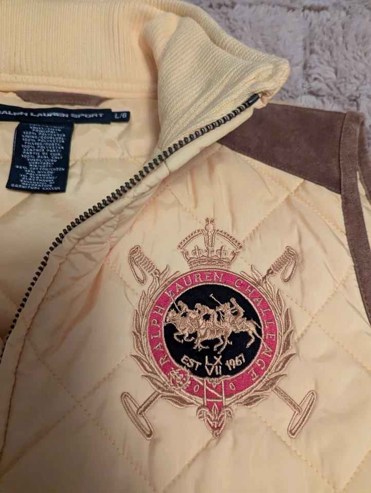 Polo Ralph Lauren Challenge Cup Crest Amarillo Cremallera Puffer Chaleco Gamuza Borde Grande Foto 4 de 4