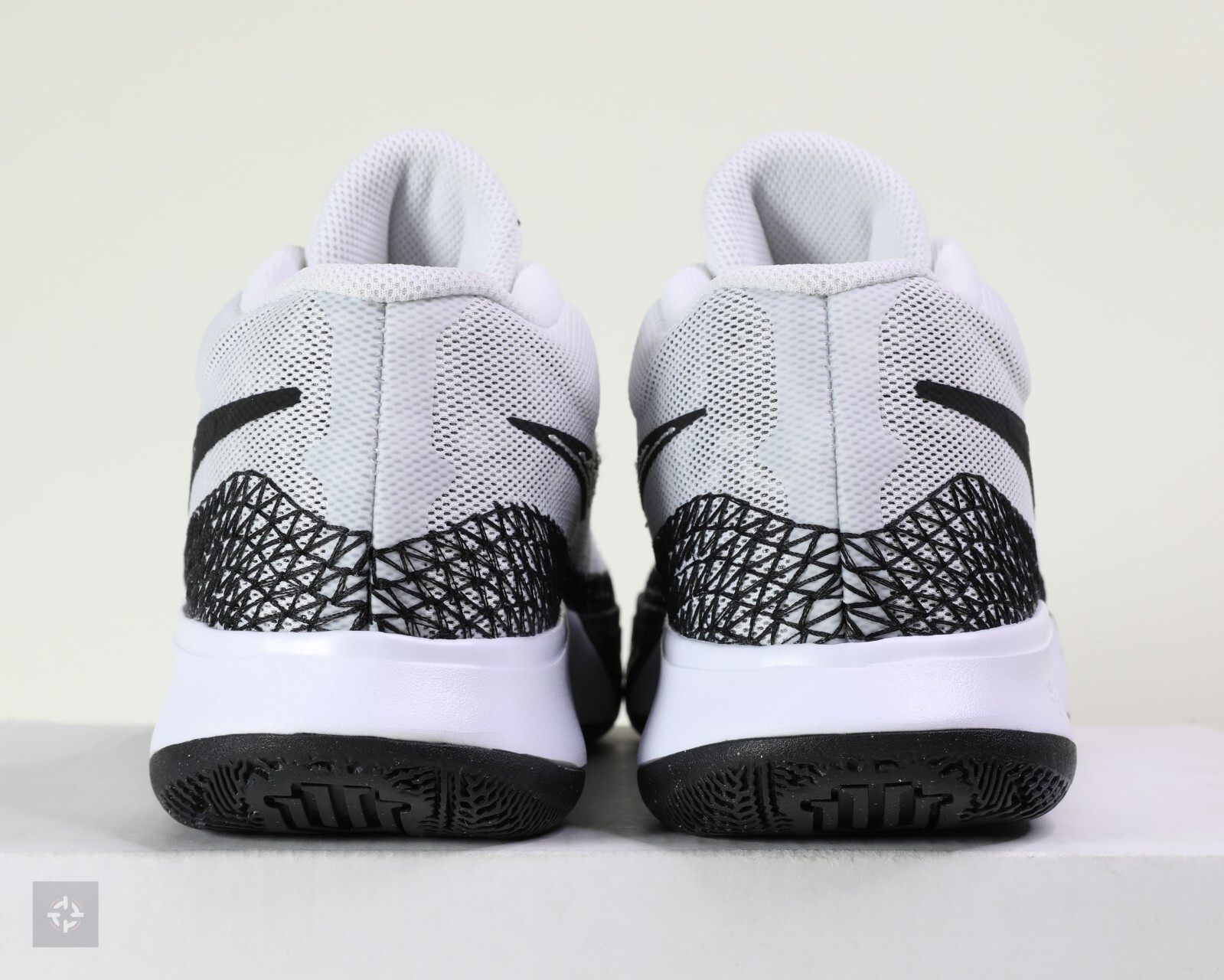 Nike Kyrie Flytrap 6 White Black Athletic Shoes Men's Size 8.5-11.5 (DM1125-101)