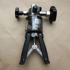 Beamex PGXH high-pressure Hand-operated pressure calibration pump Max 700 bar