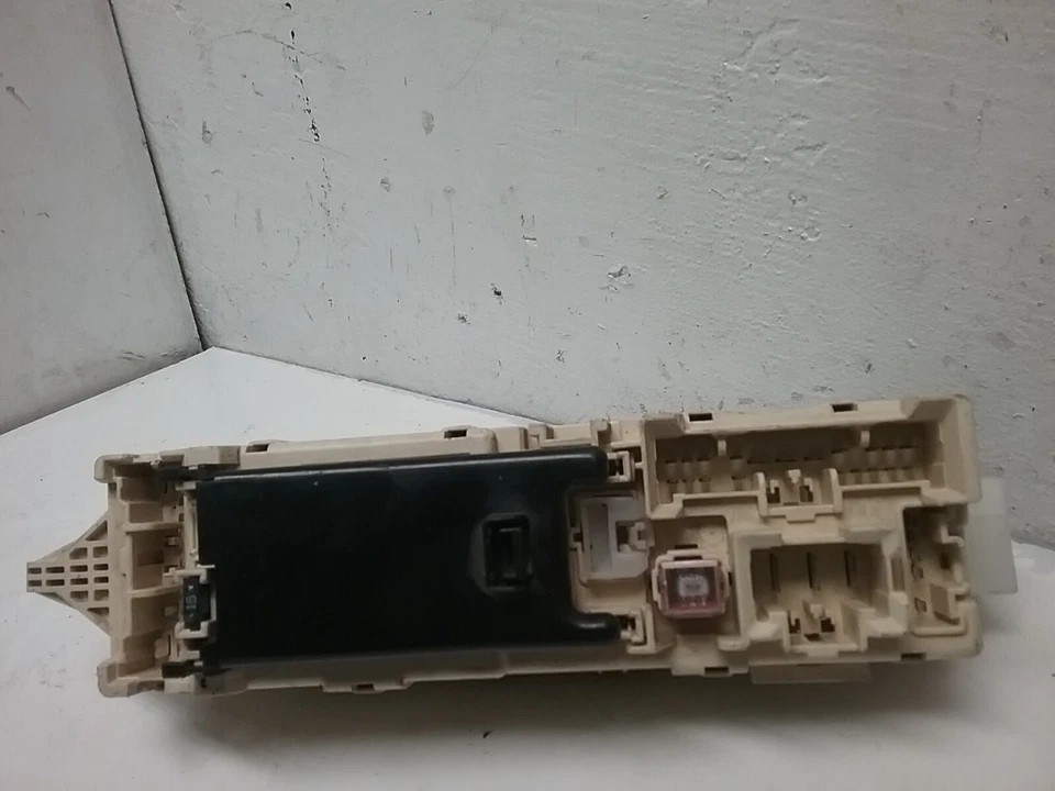 Mazda Millenia 1997-2000 caja de relé de fusibles TWS TB48A 7K25A Foto 2 de 4