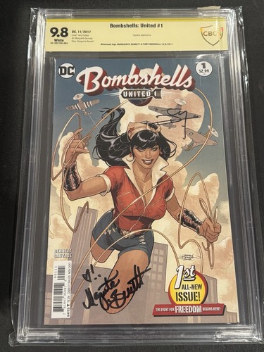 Bombshells: United #1 CBCS 9.8 Signed By Terry Dodson & Marguerite Bennett