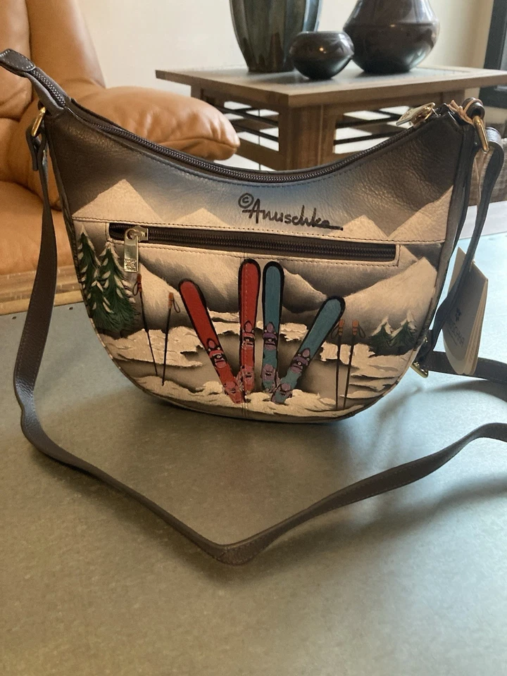 Nuevo Con Etiquetas Anuschka Apres Esquí Snowboard Paz Autobús Cartera de Cuero Foto 3 de 4