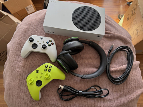 Microsoft Xbox Series S Bundle w/2 Controllers, Headset, HDMI Cable & Power Cord