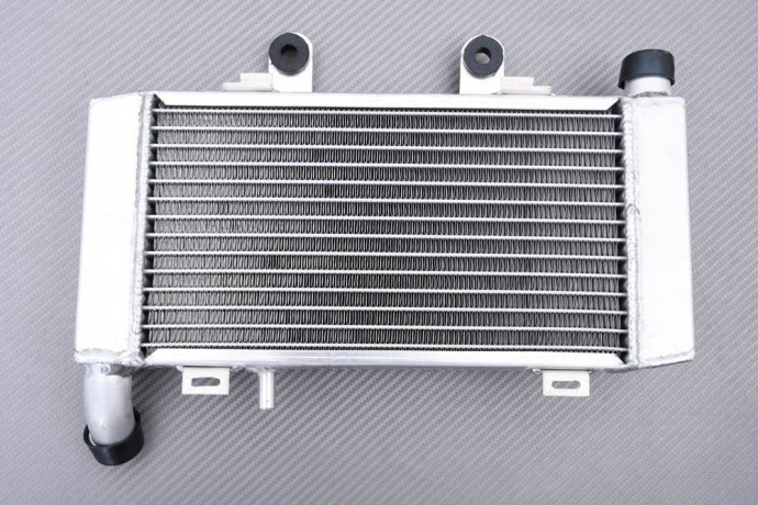 Radiateur d'eau droit racing pour RC46 construction aluminium haute précision