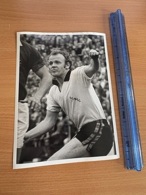 Ein Original Vintage TV Times Werbedruck von Billy Bremner (Fußballspieler).