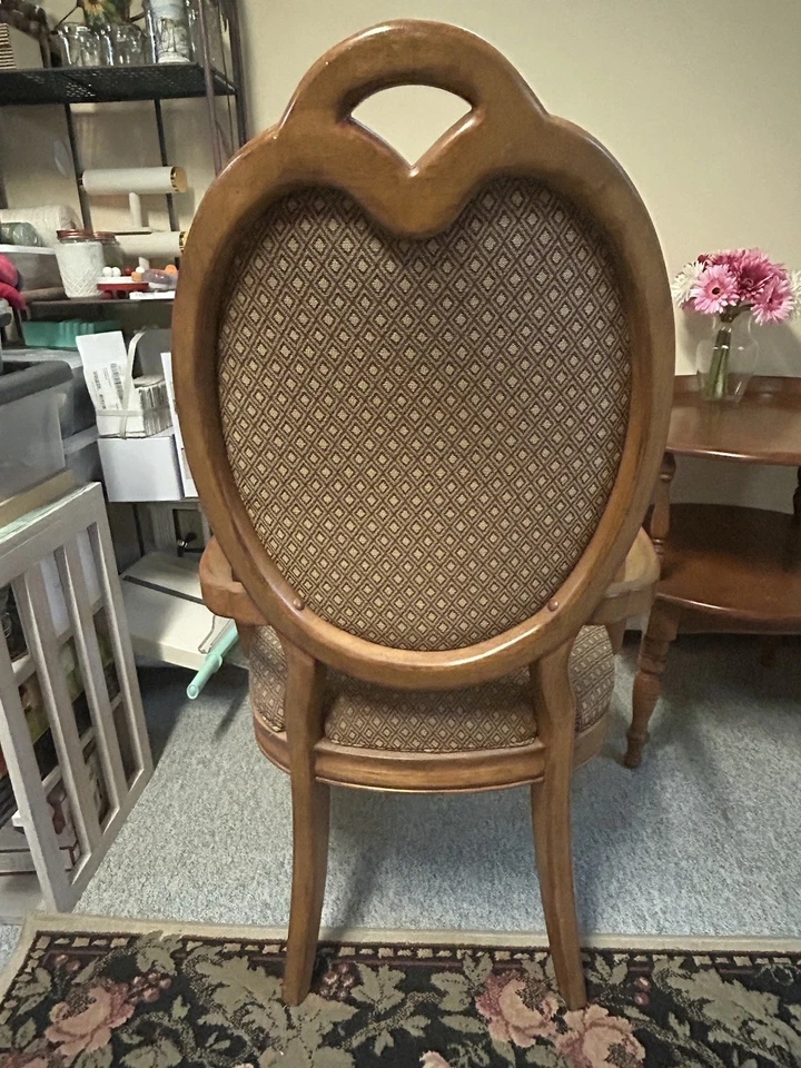 Roble macizo - Juego de sillas de cojín de estilo victoriano con mesa de madera Foto 2 de 4