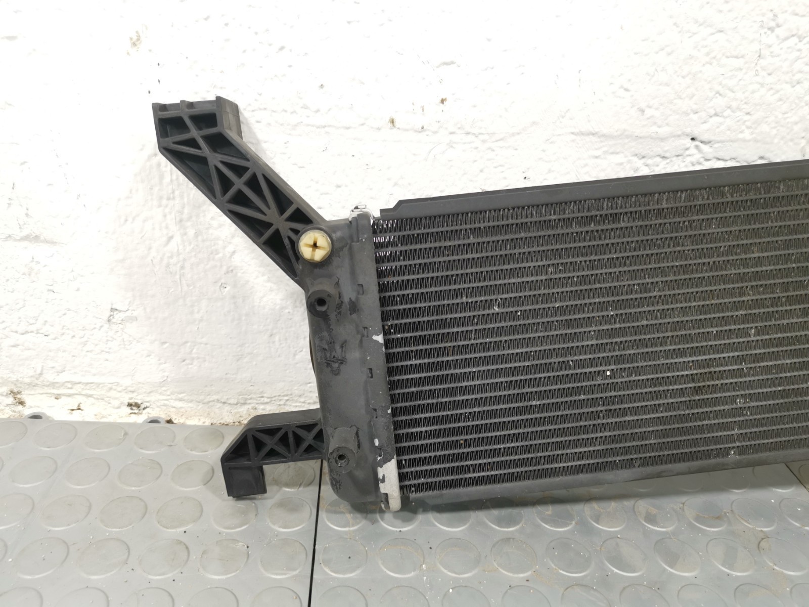 Maserati Ghibli S Q4 2015 3.0 L Secondary Water Cooling Coolant Radiator OEM