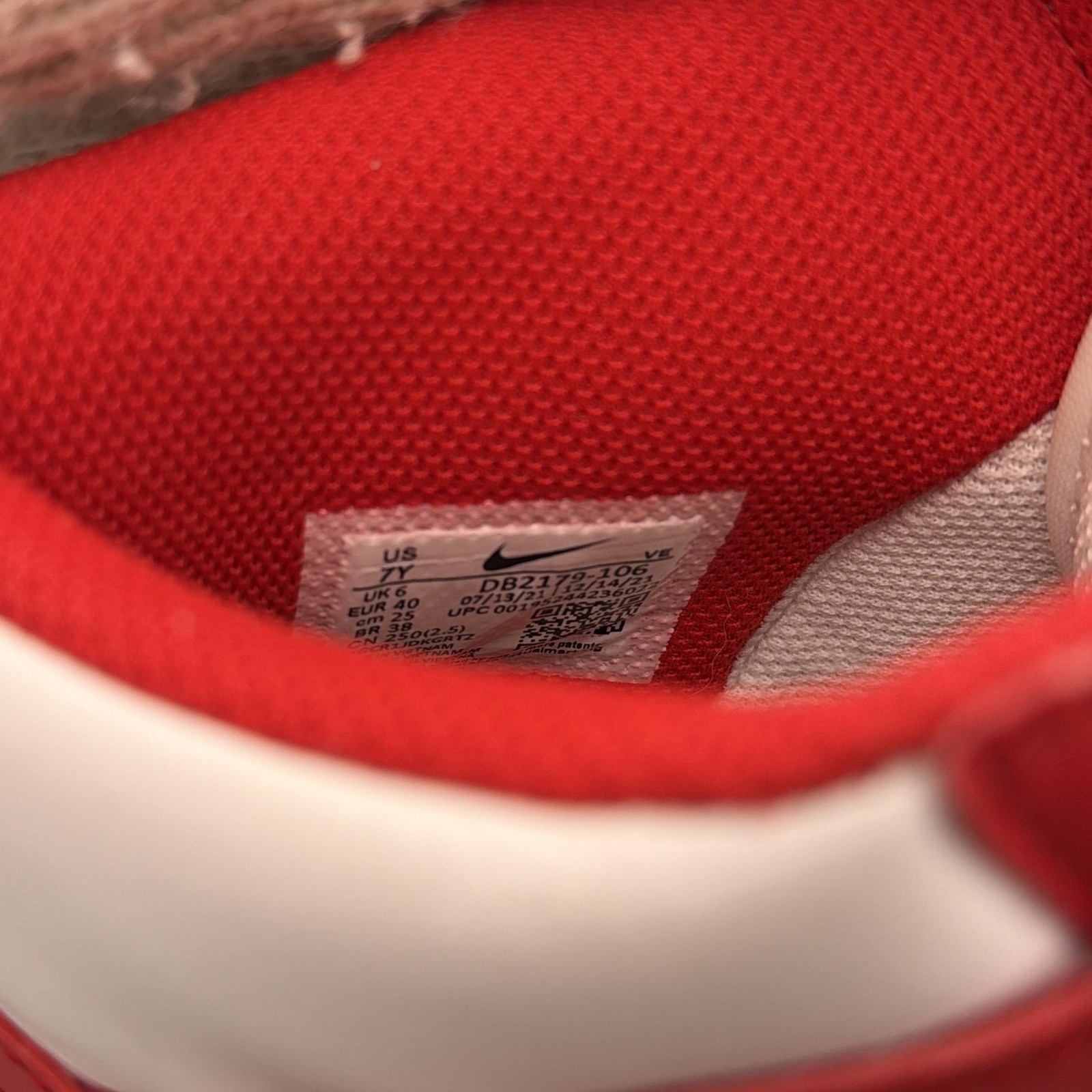 Nike Dunk High Shoes Youth Size 7Y Red White Basketball Sneakers DB2179-106 thumbnail 9