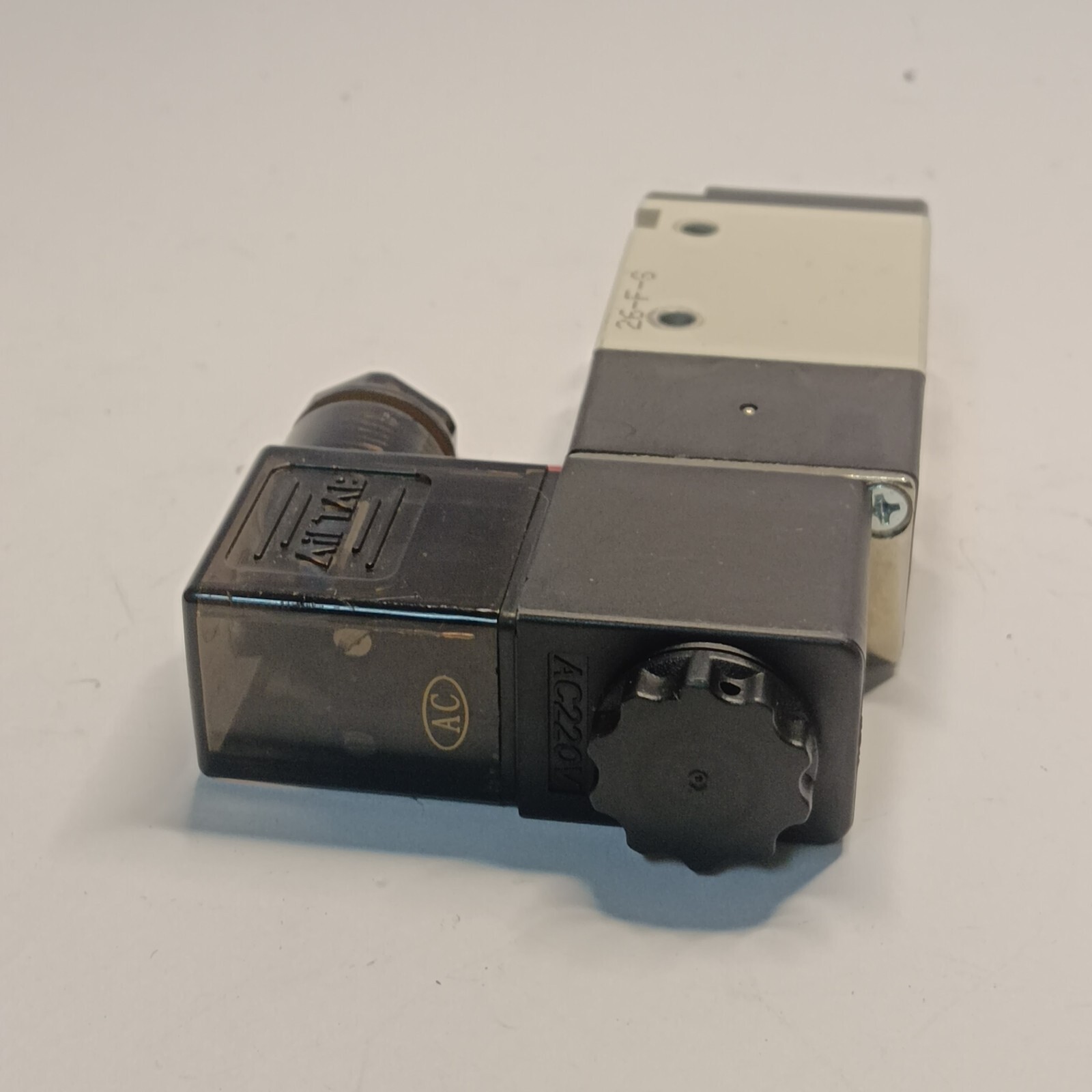 Airtac 3V210-08-NC 3/2 Way Solenoid Valve Ser 200 0.15-0.8MPa 220VAC 3V21008NC