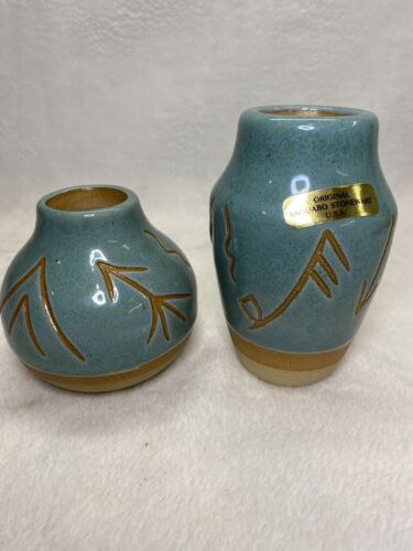 Set Of 2 SAGUARO STONEWARE Pottery Vases Blue Brown 3” & 4.5”Etched Tribal Marks - Afbeelding 1 van 12