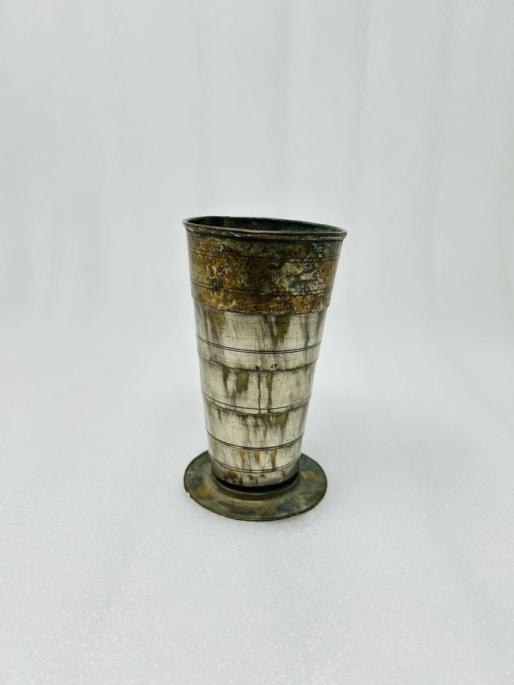 Antiguo vidrio plegable de latón niquelado forjado a mano antiguo único vidrio de agua Foto 3 de 4