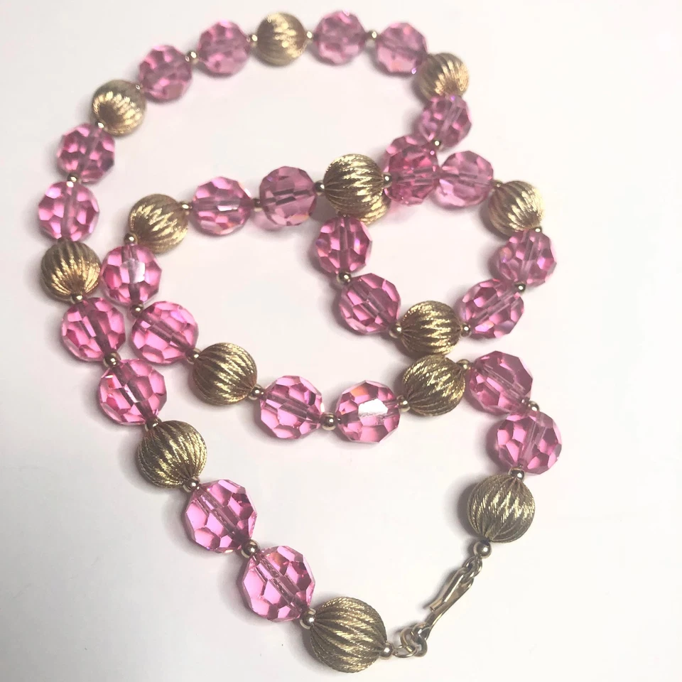 "Collar Napier 196 cuentas con textura tono dorado cuentas facetadas de vidrio rosa 22"" de colección" Foto 2 de 2