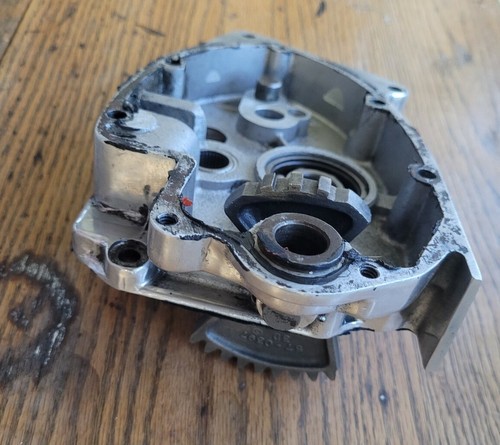 TRIUMPH 650 750 INNER GEARBOX COVER OEM 57-3752 - Picture 10 of 11