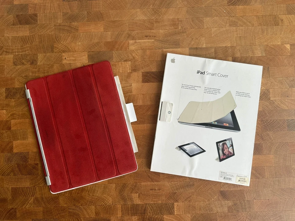 Apple iPad Smart Cover (MD304LL/A) for the iPad 2 and new iPad 3 (Leather ,Red) - Image 4 of 4