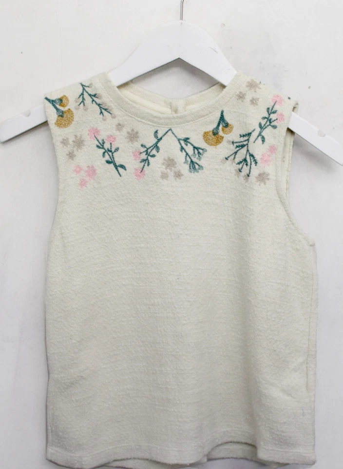 Ex Fat Face Girls Oatmeal Sleeveless Floral Embroidered Knitted Top - Age 6/7Y - Image 2 of 3