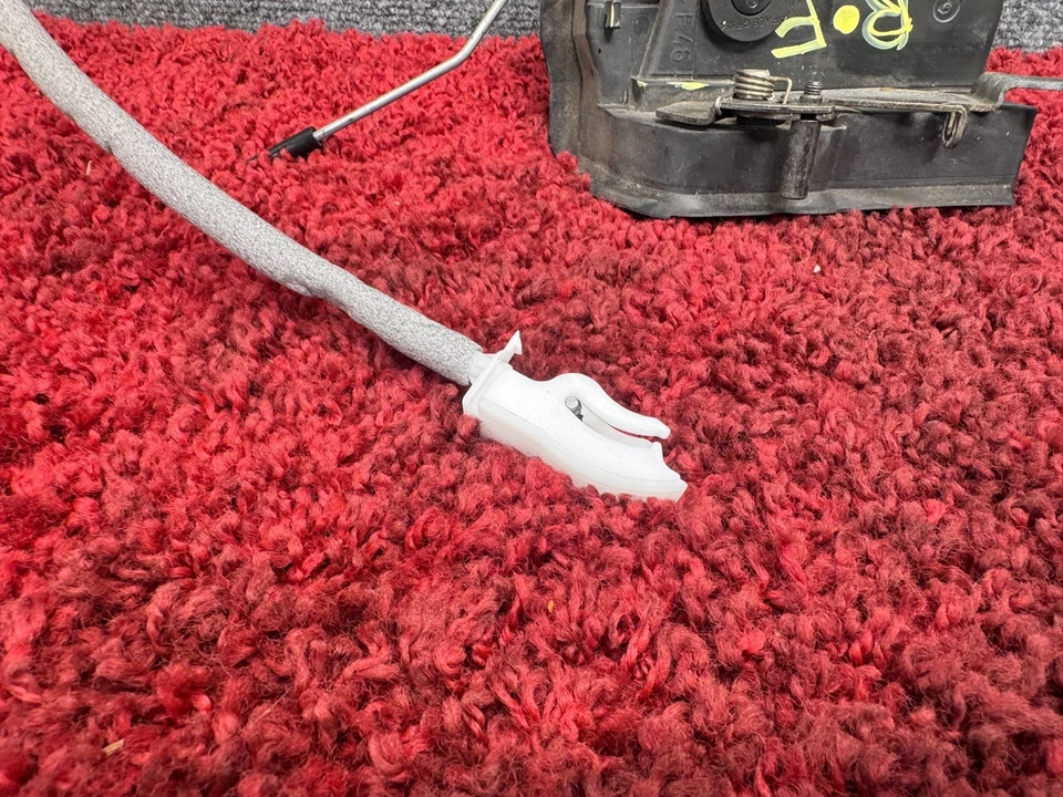 BMW 1999-2006 E46 ACTUADOR DE CIERRE DE PUERTA LADO PASAJERO DELANTERO DERECHO OEM 121K Foto 2 de 4