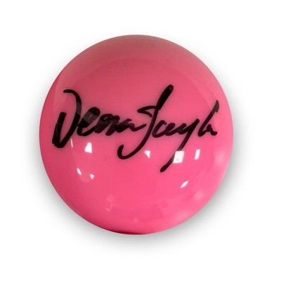 Pinkfarbener Snookerball, signiert von Dennis Taylor