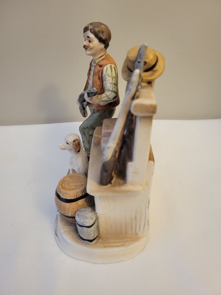 VINTAGE CERAMIC HUNTER W/ DOG FIGURINE W/ RIFLES & HANDGUNS EXCELLENT ...