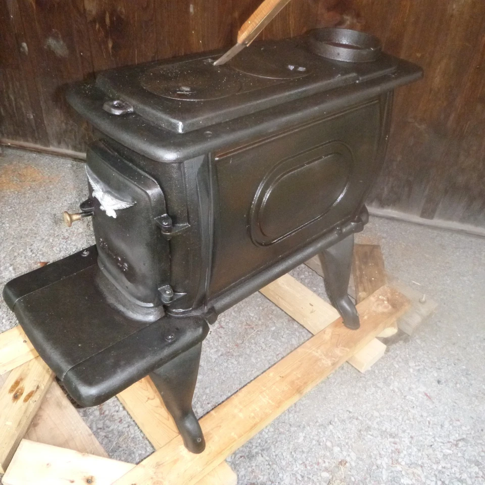 Estufa de leña antigua Foto 2 de 4