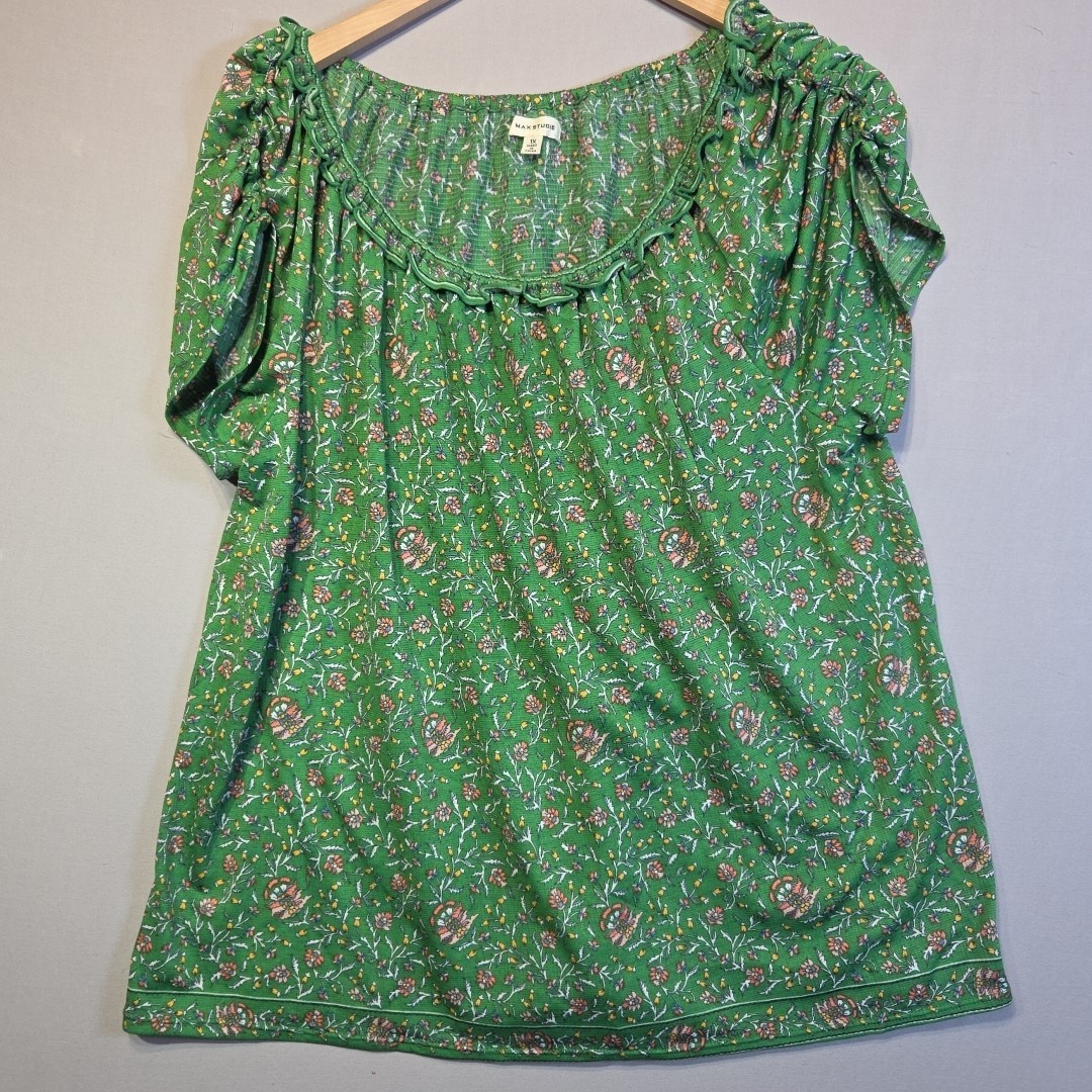 Max Studio Women’s 1X Green Floral Peasant Boho Top Elastic Neckline Cottagecore