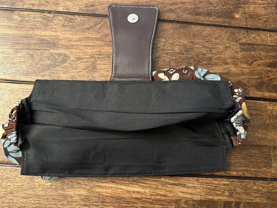 Cartera Miche Clásica Base Concha Magnética Marrón Pana con Estampado Floral Foto 4 de 4