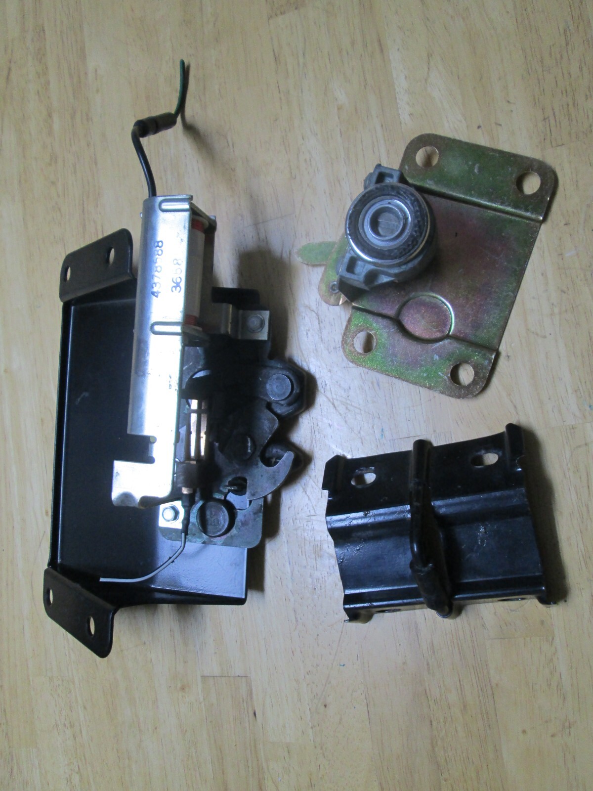 1989 1991 CHRYSLER MASERATI TC Trunk Lock Latch And Stricker OEM