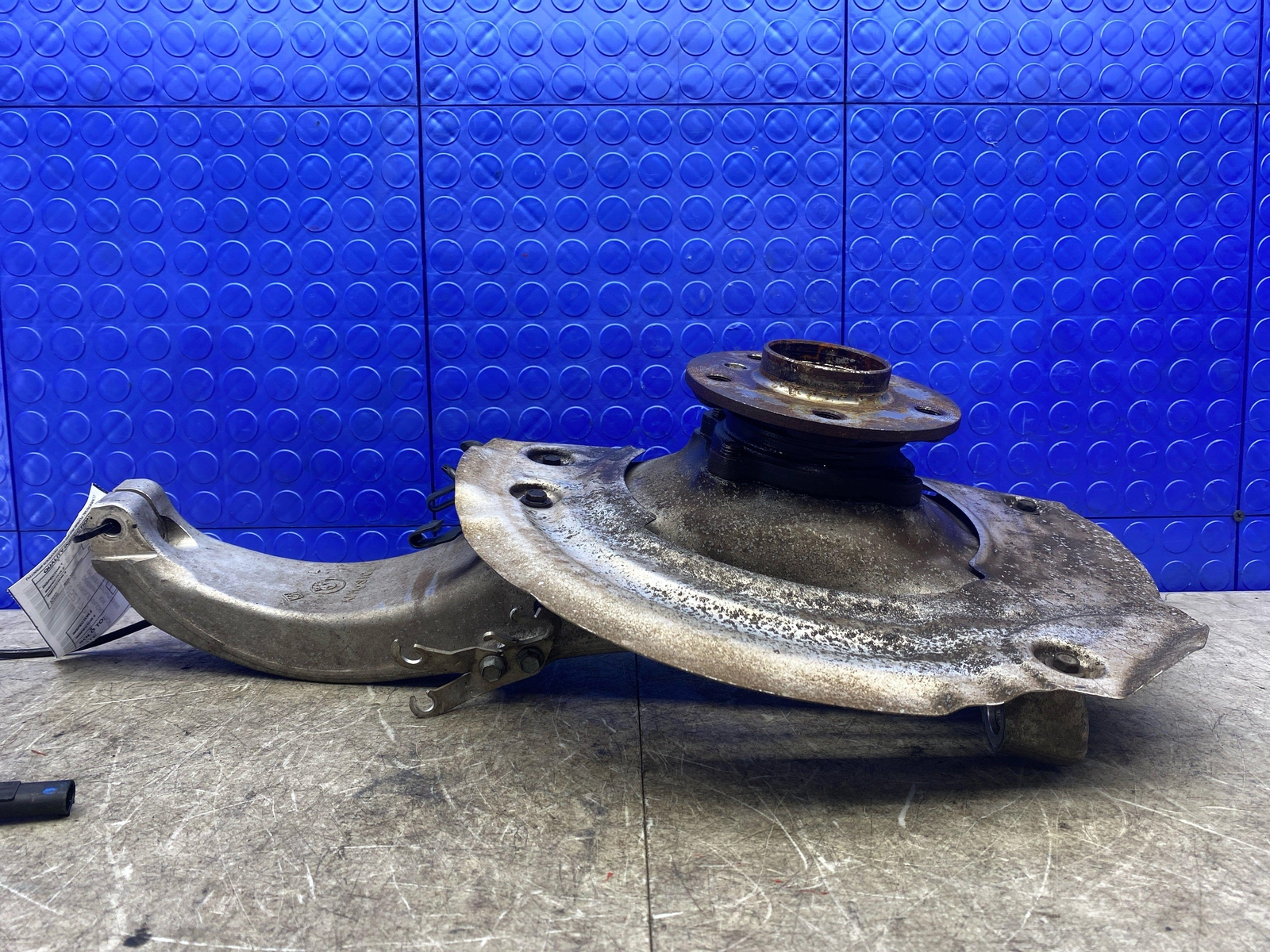 2014-2019 BMW I8 OEM FRONT LEFT SPINDLE KNUCKLE WHEEL BEARING HUB
