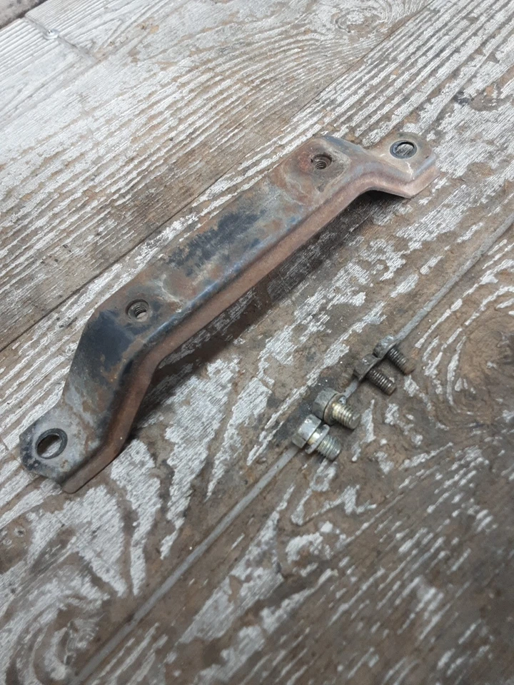 82 80-83 Honda Goldwing GL1100 GL GL 1100 1982 soporte de montaje de tanque de combustible de gasolina Foto 2 de 4