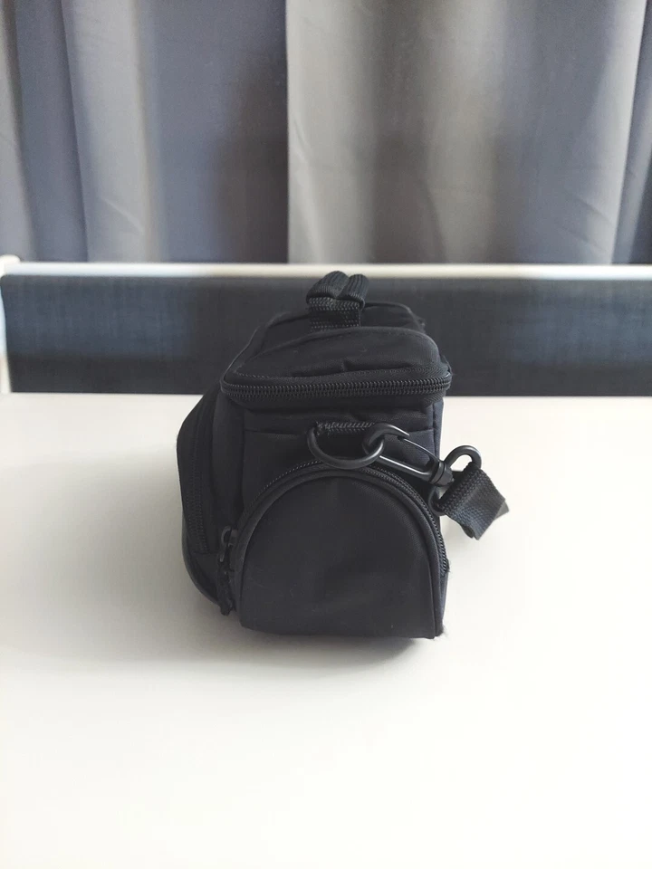 Case Logic Compact Camera Case, Good Condition  - Image 3 of 4