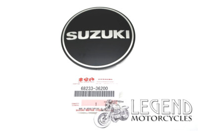 Original Suzuki GT250 E X7 Motorabdeckung Emblem 68233-36200 -- J29