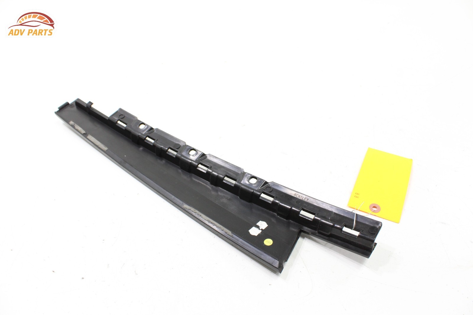 2017-2020 BENTLEY BENTAYGA REAR RIGHT DOOR WINDOW B PILLAR APPLIQUE MOLDING OEM