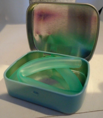 Gosili Reusable Silicone Straw MINT Travel Size Compact Tin - Picture 2 of 3