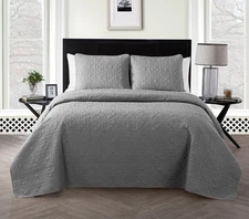 VCNY Home - King Size Quilt, 3-Piece Lightweight Bedding Set with Matching Sh...
