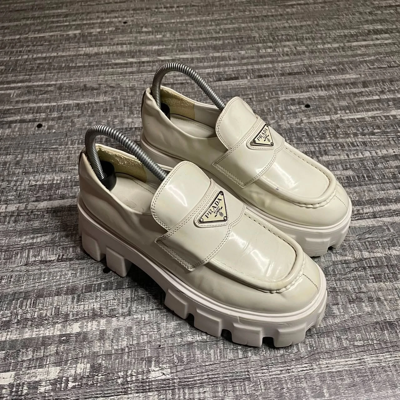 PRADA MONOLITH WHITE LEATHER LOAFERS TRIANGLE LOGO SIZE 37/ US WOMEN 7